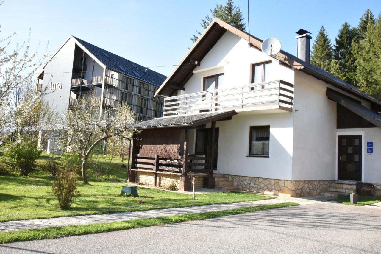 Apartment Bobic Licko Petrovo Selo Екстериор снимка
