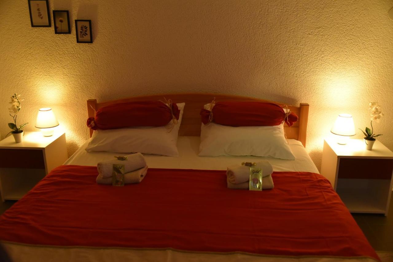 Apartment Bobic Licko Petrovo Selo Екстериор снимка