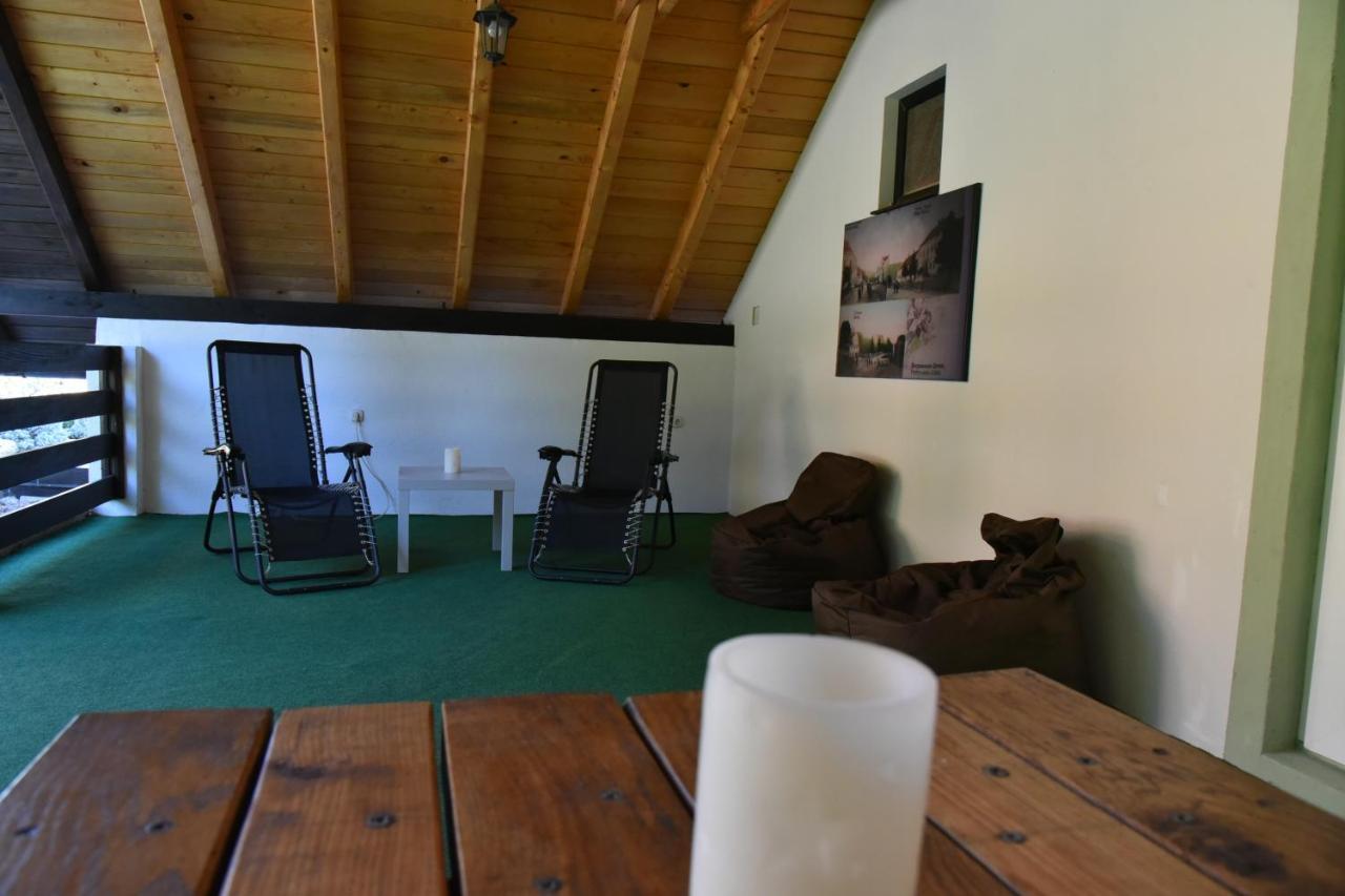 Apartment Bobic Licko Petrovo Selo Екстериор снимка