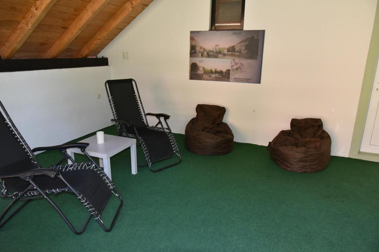 Apartment Bobic Licko Petrovo Selo Екстериор снимка