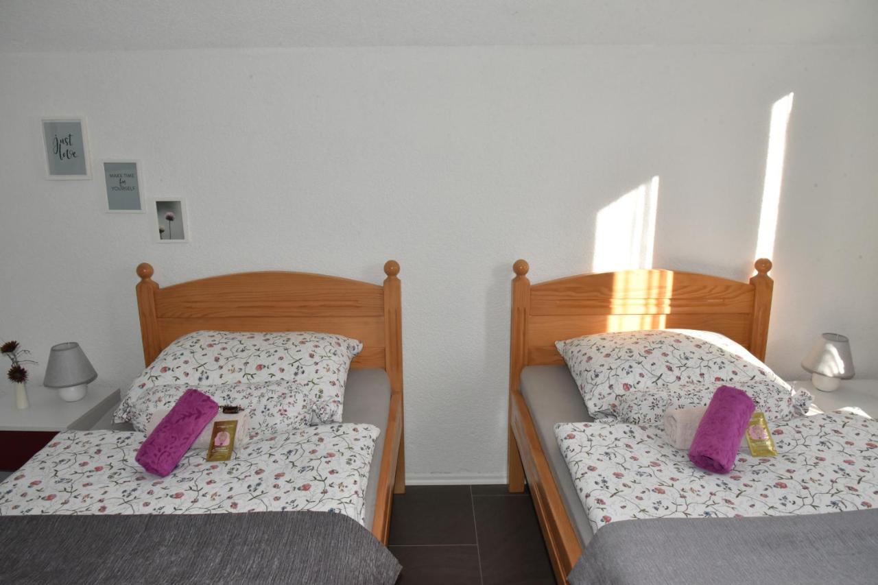Apartment Bobic Licko Petrovo Selo Екстериор снимка