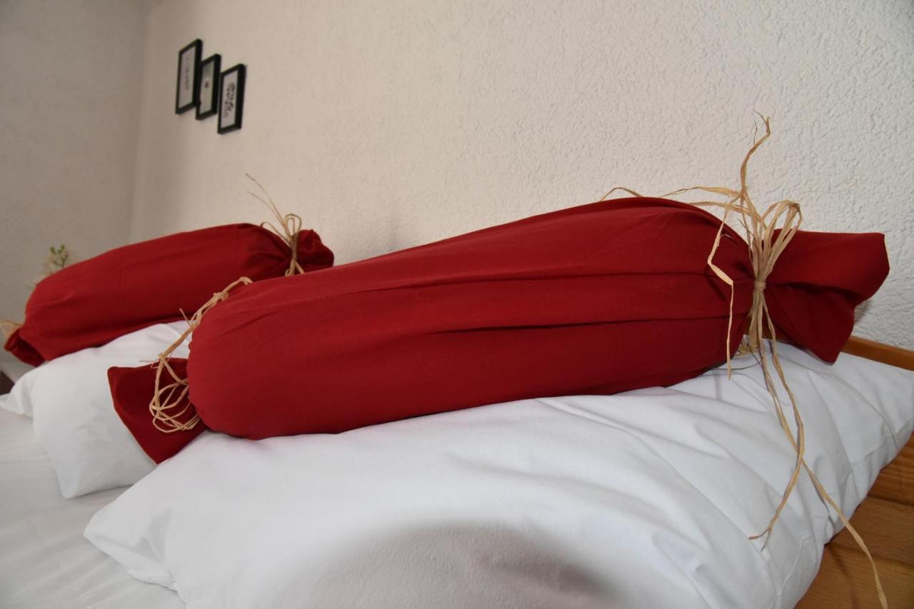 Apartment Bobic Licko Petrovo Selo Екстериор снимка