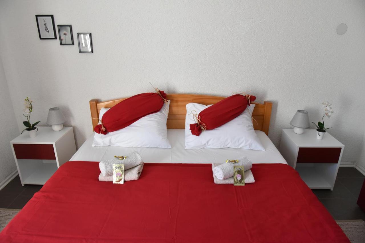Apartment Bobic Licko Petrovo Selo Екстериор снимка