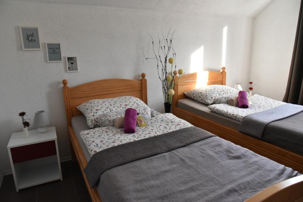 Apartment Bobic Licko Petrovo Selo Екстериор снимка