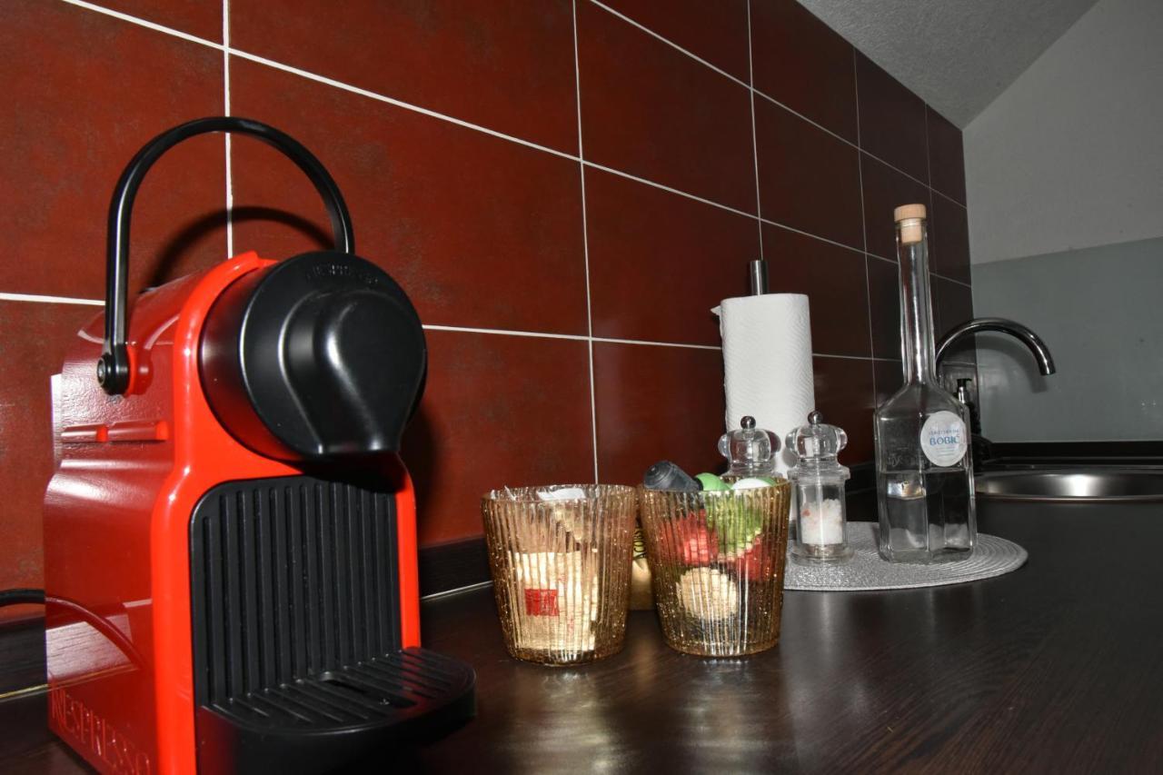 Apartment Bobic Licko Petrovo Selo Екстериор снимка