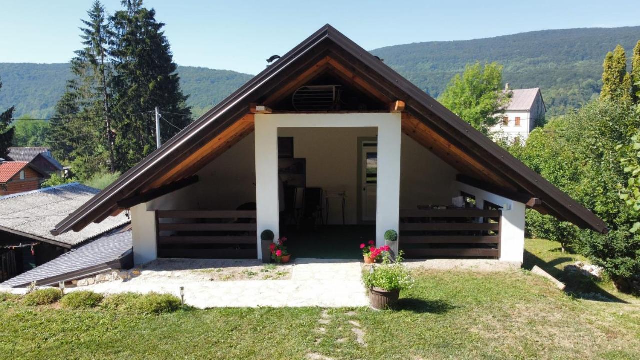 Apartment Bobic Licko Petrovo Selo Екстериор снимка